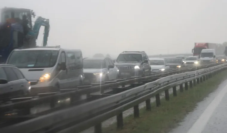 Oluja pogodila Zagreb i okolicu: Jaka ki&scaron;a i tuča stvarale probleme u prometu