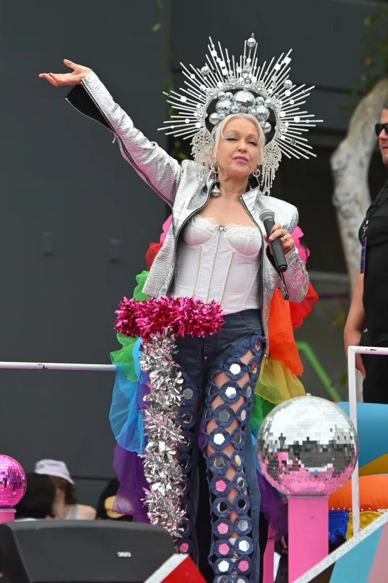 &Scaron;arenom kosom i ludim outfitom žarila 80-ih, Madonna joj zavidjela, a danas je grli Taylor Swift