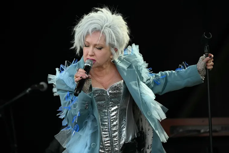 &Scaron;arenom kosom i ludim outfitom žarila 80-ih, Madonna joj zavidjela, a danas je grli Taylor Swift