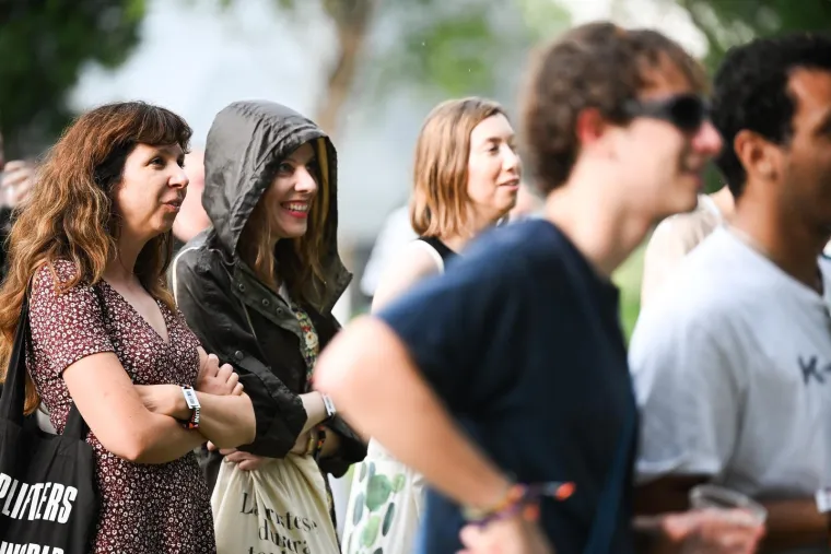 Ki&scaron;a padala, ali osmijesi nisu nestali: Pogledajte atmosferu s prvog dana INmusica