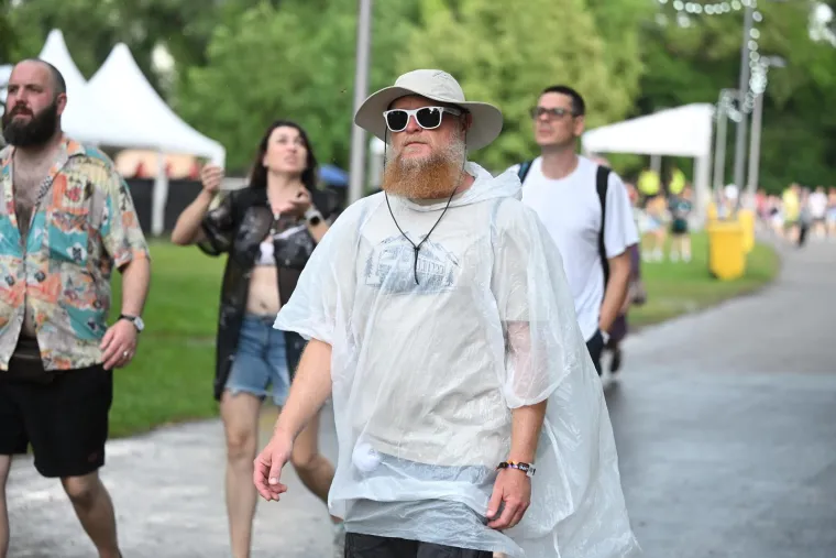 Ki&scaron;a padala, ali osmijesi nisu nestali: Pogledajte atmosferu s prvog dana INmusica