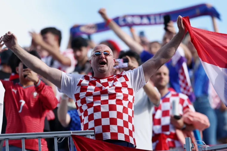 Hrvatski navijači napravili show na stadionu: Uz kockice svi gledali i u Ivanu Knoll