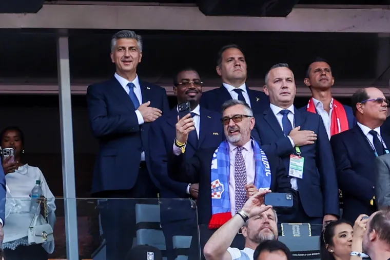 Premijer privukao pozornost: Pogledajte u čijem dru&scaron;tvu Plenković gleda utakmicu