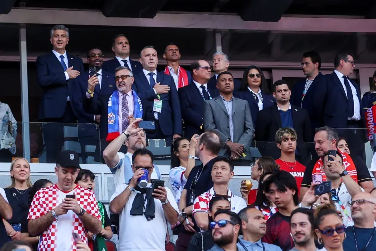 Premijer privukao pozornost: Pogledajte u čijem dru&scaron;tvu Plenković gleda utakmicu