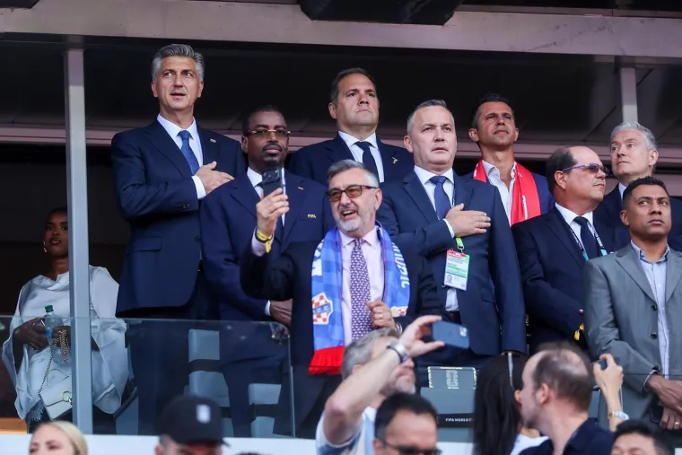 Premijer privukao pozornost: Pogledajte u čijem dru&scaron;tvu Plenković gleda utakmicu