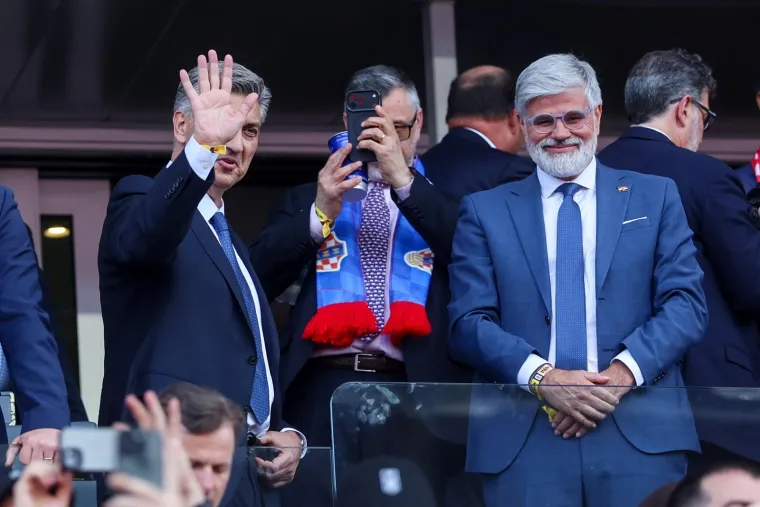 Premijer privukao pozornost: Pogledajte u čijem dru&scaron;tvu Plenković gleda utakmicu