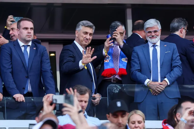Premijer privukao pozornost: Pogledajte u čijem dru&scaron;tvu Plenković gleda utakmicu