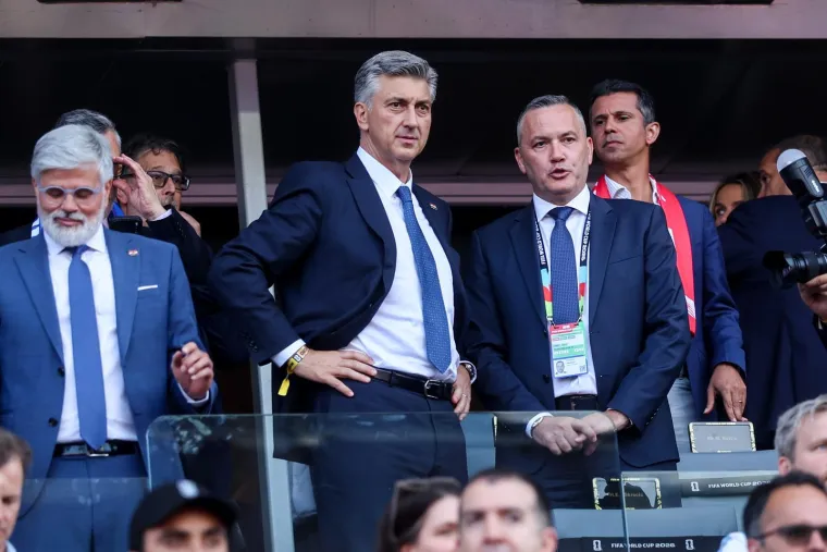 Premijer privukao pozornost: Pogledajte u čijem dru&scaron;tvu Plenković gleda utakmicu