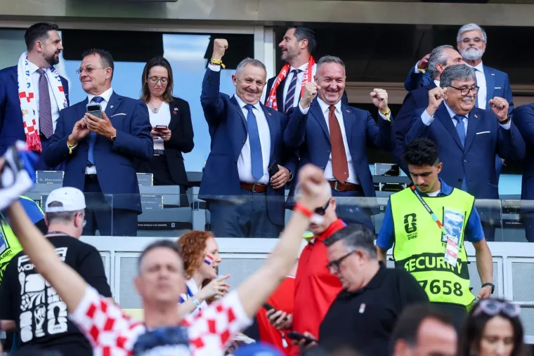 Premijer privukao pozornost: Pogledajte u čijem dru&scaron;tvu Plenković gleda utakmicu