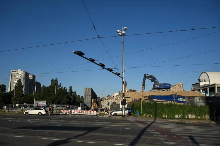 Sru&scaron;en je Vjesnikov neboder: Pogledajte &scaron;to je ostalo od nekada&scaron;njeg simbola Zagreba