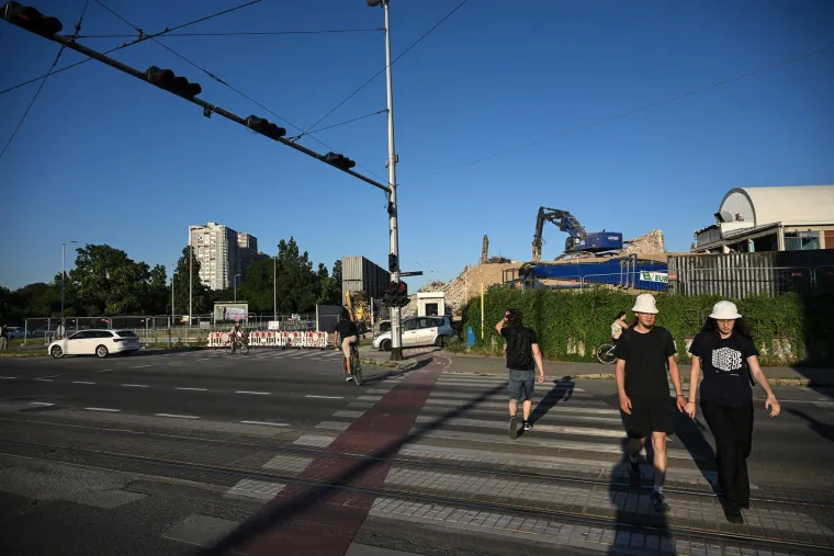Sru&scaron;en je Vjesnikov neboder: Pogledajte &scaron;to je ostalo od nekada&scaron;njeg simbola Zagreba