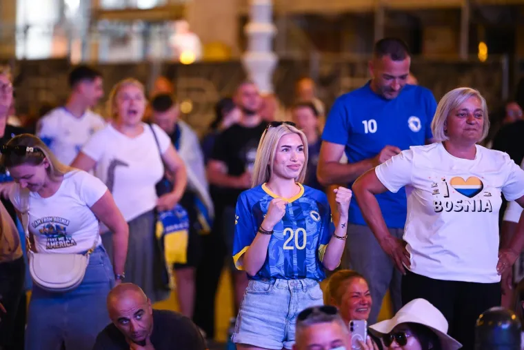 Plavo-žute ljepotice u ekstazi: Od Zagreba preko Sarajeva do Amerike, ove navijačice prate Zmajeve