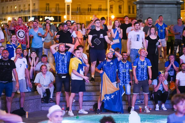 Plavo-žute ljepotice u ekstazi: Od Zagreba preko Sarajeva do Amerike, ove navijačice prate Zmajeve