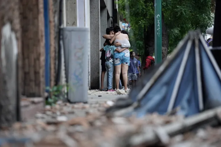 Ove scene obilaze svijet: Jedni traže preživjele, drugi u suzama ne vjeruju &scaron;to se događa