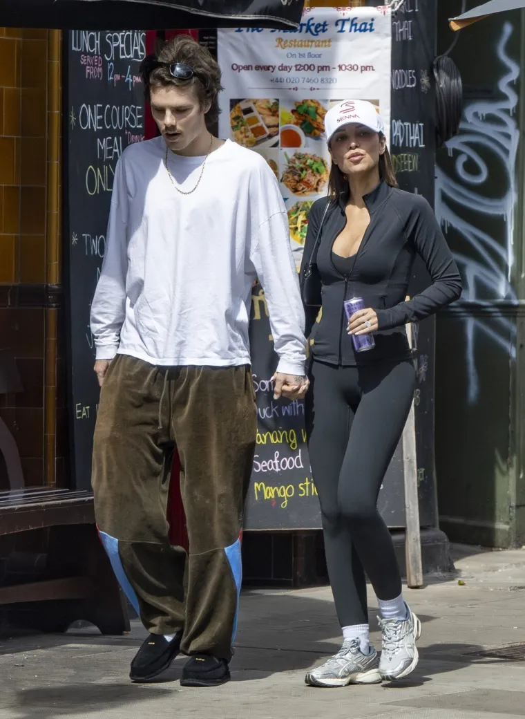 Omiljena snaha Victorije Beckham? Evo tko je deset godina starija djevojka Cruza Beckhama (21)