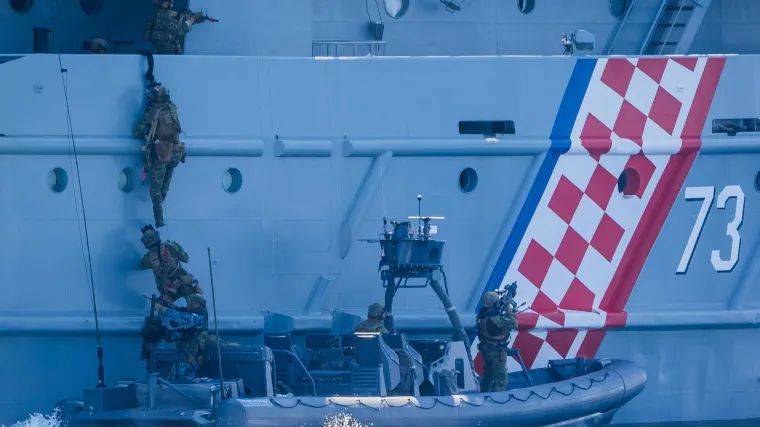 Više od 3000 vojnika, Rafalei i ratni brodovi: Pogledajte veliku vojnu vježbu na Jadranu!