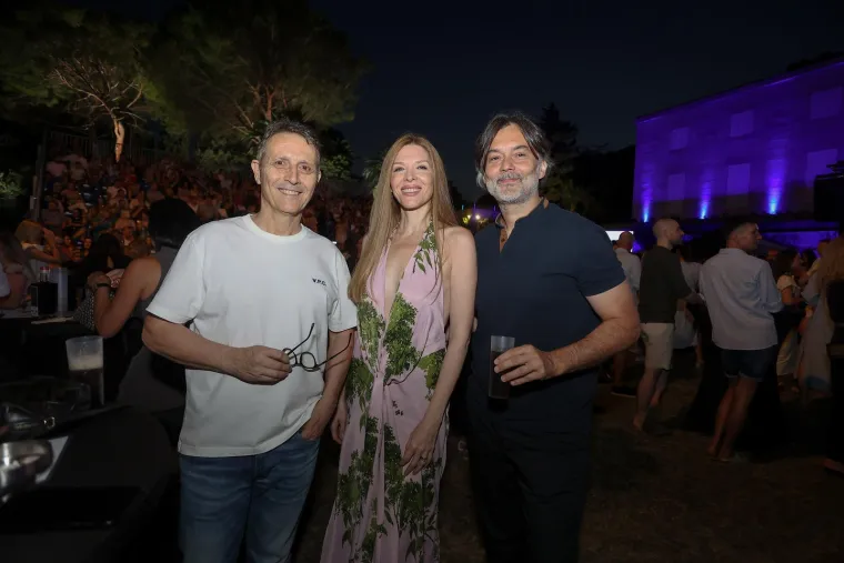 Suze, emocije i najveći hitovi: Pogledajte kako je Jelena Rozga priredila koncert za pamćenje