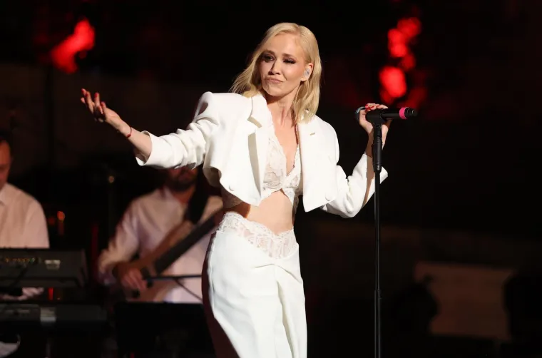Suze, emocije i najveći hitovi: Pogledajte kako je Jelena Rozga priredila koncert za pamćenje