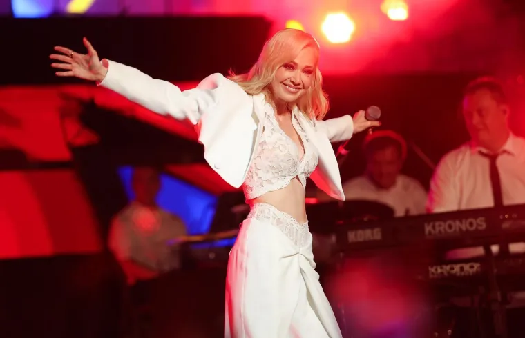Suze, emocije i najveći hitovi: Pogledajte kako je Jelena Rozga priredila koncert za pamćenje