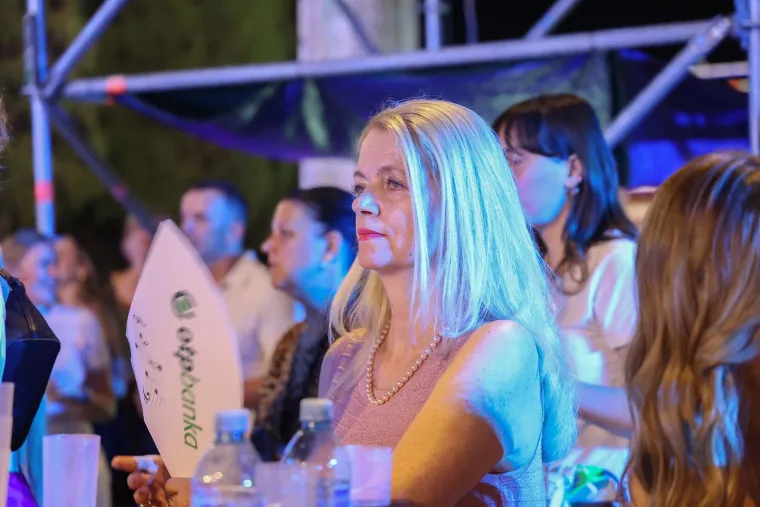 Suze, emocije i najveći hitovi: Pogledajte kako je Jelena Rozga priredila koncert za pamćenje