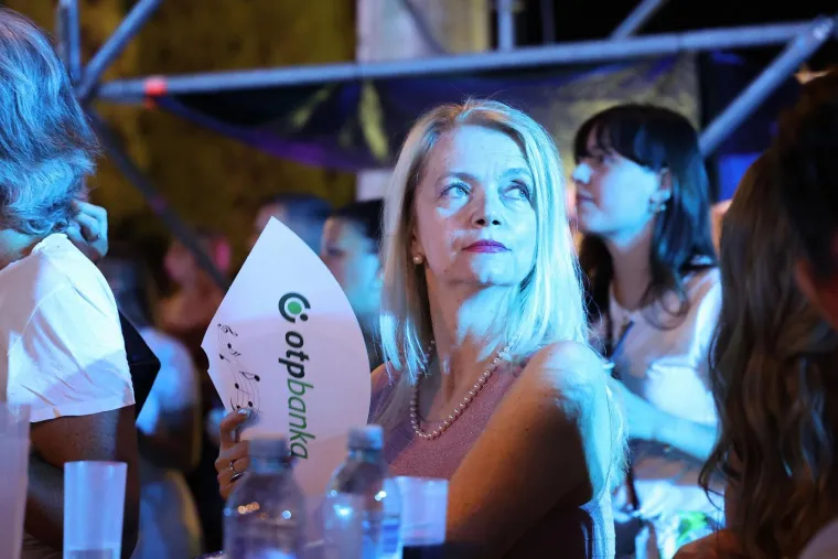 Suze, emocije i najveći hitovi: Pogledajte kako je Jelena Rozga priredila koncert za pamćenje
