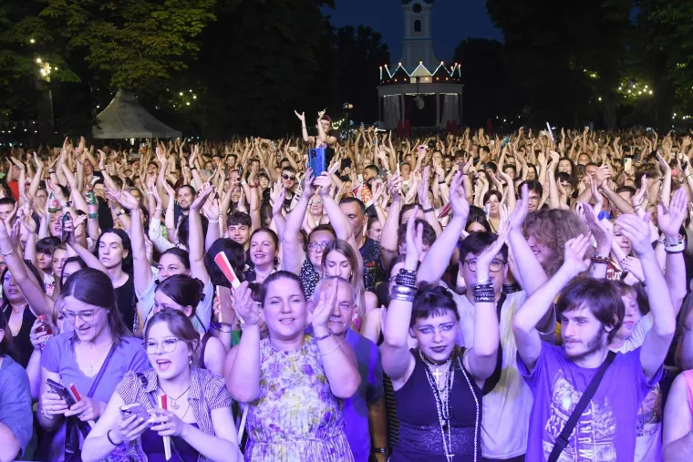 Plavi Orkestar i Severina zapalili Bjelovar: Ali delirij je nastao kad je pala prosidba!