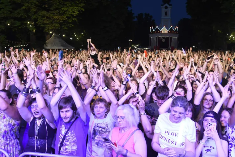 Plavi Orkestar i Severina zapalili Bjelovar: Ali delirij je nastao kad je pala prosidba!