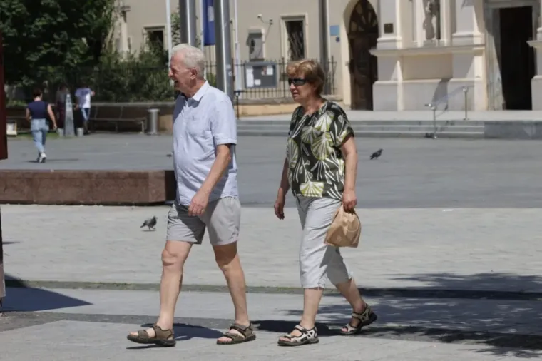 Zagonetna dama skrivala se od nemilosrdnih vrućina: Kao da je ispala iz nekog filmskog klasika