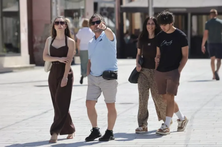 Zagonetna dama skrivala se od nemilosrdnih vrućina: Kao da je ispala iz nekog filmskog klasika