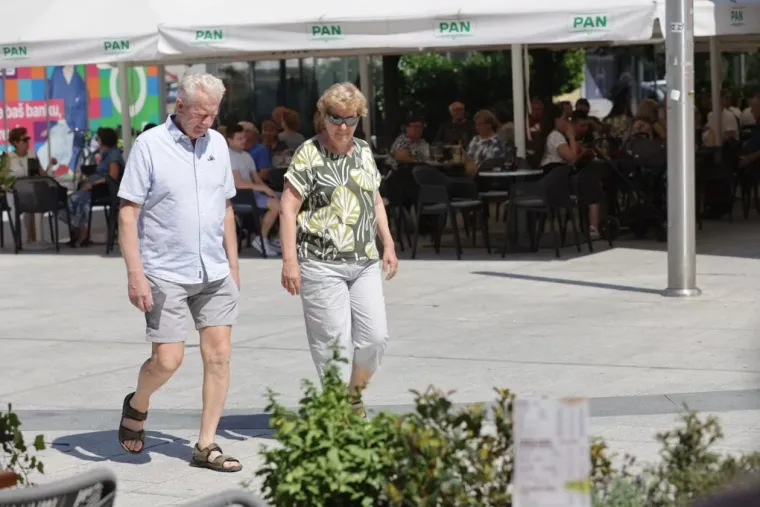 Zagonetna dama skrivala se od nemilosrdnih vrućina: Kao da je ispala iz nekog filmskog klasika