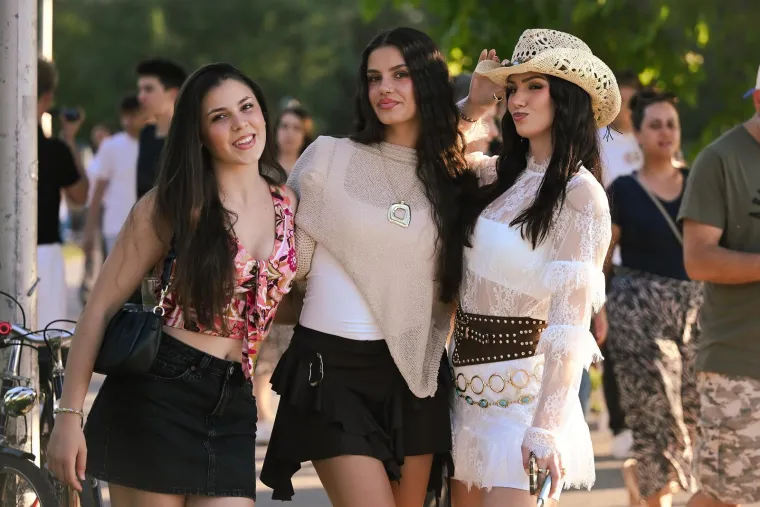 Slavni influenceri nisu im ni blizu: Hrvatice na koncertu Black Eyed Peasa u festivalskim izdanjima