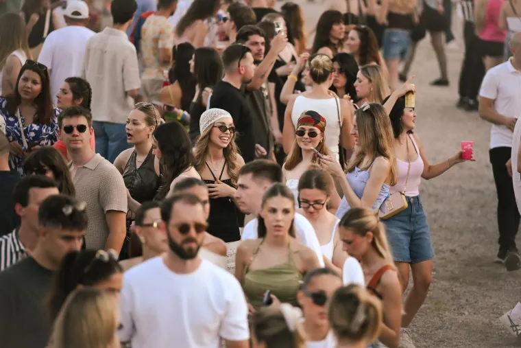 Slavni influenceri nisu im ni blizu: Hrvatice na koncertu Black Eyed Peasa u festivalskim izdanjima