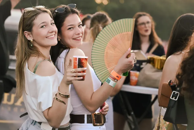 Slavni influenceri nisu im ni blizu: Hrvatice na koncertu Black Eyed Peasa u festivalskim izdanjima