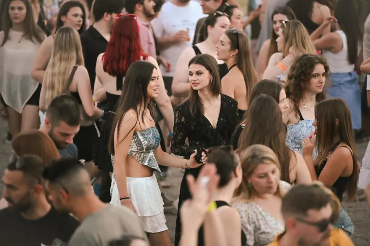 Slavni influenceri nisu im ni blizu: Hrvatice na koncertu Black Eyed Peasa u festivalskim izdanjima