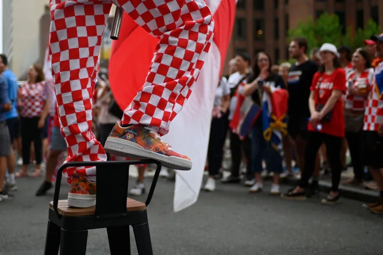 Preuzeli smo Philadelphiju! Ivana Knoll u prvom redu, ali zasjenila ju je plavokosa navijačica