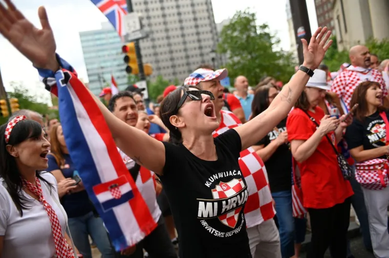 Preuzeli smo Philadelphiju! Ivana Knoll u prvom redu, ali zasjenila ju je plavokosa navijačica