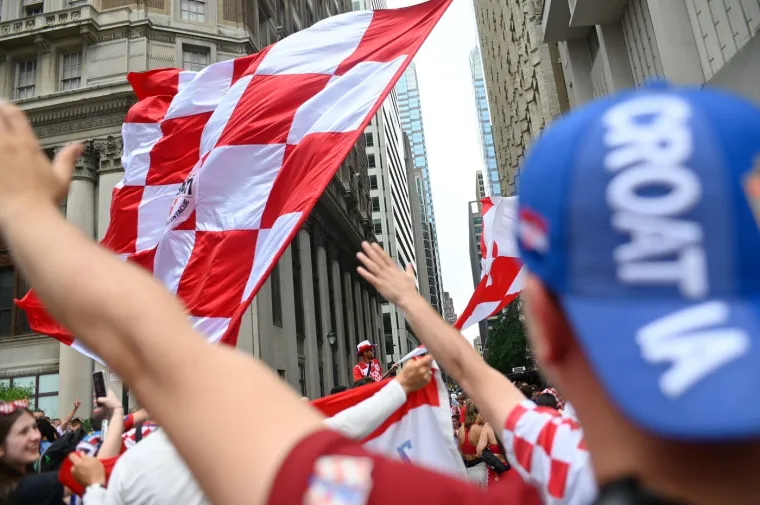 Preuzeli smo Philadelphiju! Ivana Knoll u prvom redu, ali zasjenila ju je plavokosa navijačica