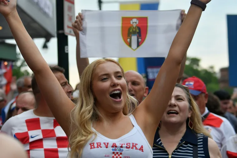 Preuzeli smo Philadelphiju! Ivana Knoll u prvom redu, ali zasjenila ju je plavokosa navijačica