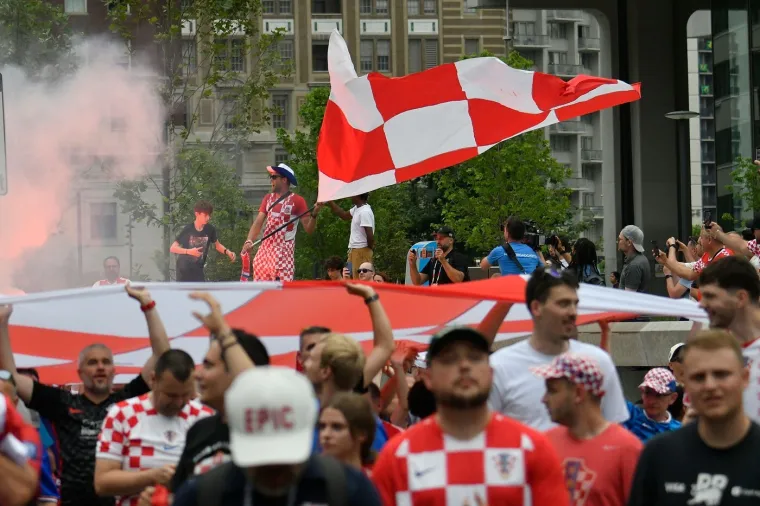 Preuzeli smo Philadelphiju! Ivana Knoll u prvom redu, ali zasjenila ju je plavokosa navijačica