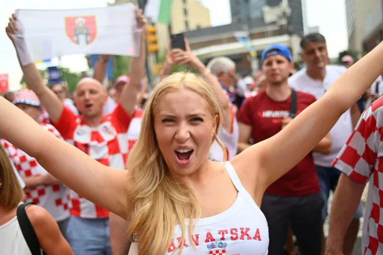 Preuzeli smo Philadelphiju! Ivana Knoll u prvom redu, ali zasjenila ju je plavokosa navijačica
