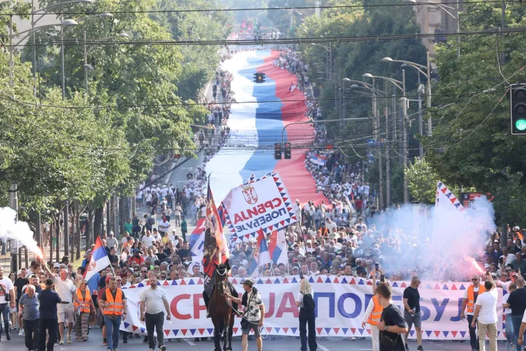 Veliki miting u Beogradu, Vučić prista&scaron;ama: 'Jo&scaron; nekoliko tjedana i onda ću podnijeti ostavku'