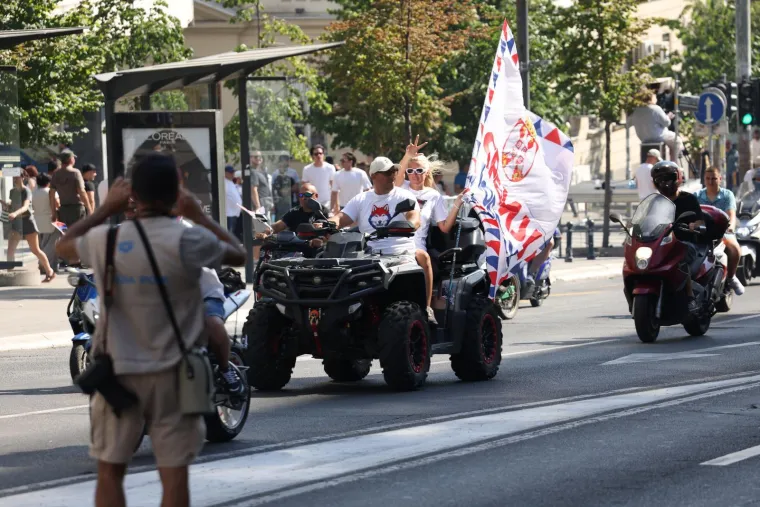 Veliki miting u Beogradu, Vučić prista&scaron;ama: 'Jo&scaron; nekoliko tjedana i onda ću podnijeti ostavku'