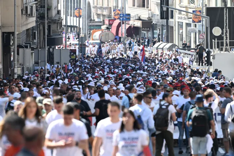 Veliki miting u Beogradu, Vučić prista&scaron;ama: 'Jo&scaron; nekoliko tjedana i onda ću podnijeti ostavku'