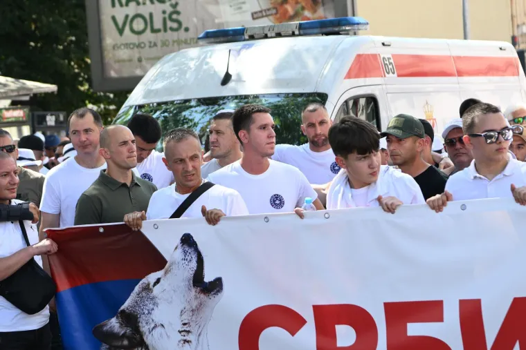 Veliki miting u Beogradu, Vučić prista&scaron;ama: 'Jo&scaron; nekoliko tjedana i onda ću podnijeti ostavku'