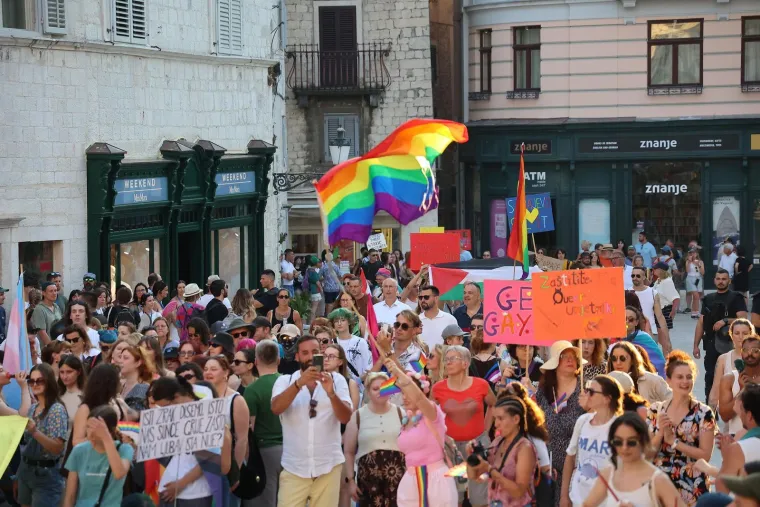 'Nije me mater rodila da mučin': Ovako je izgledala 15. Povorka ponosa u Splitu