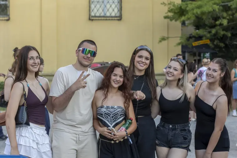 Drito zapalio Osijek: Tisuće mladih pretvorile dvori&scaron;te u veliki plesni podij
