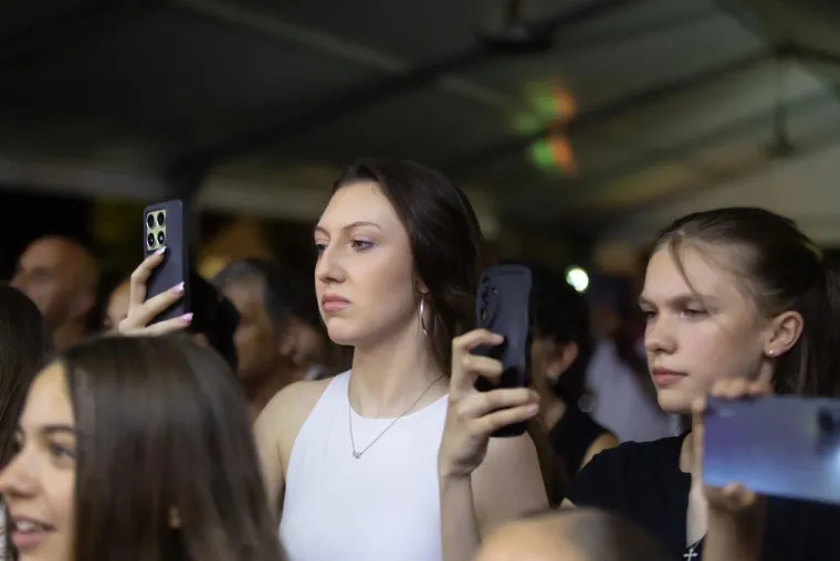 Fe&scaron;ta za pamćenje: Maja &Scaron;uput podigla publiku na noge, brojne ljepotice plesale na najveće hitove