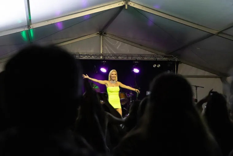 Fe&scaron;ta za pamćenje: Maja &Scaron;uput podigla publiku na noge, brojne ljepotice plesale na najveće hitove