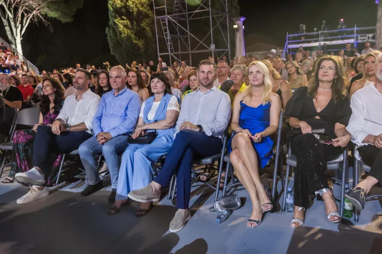 Glazba, glamur i poznata lica: Ovako je izgledala zavr&scaron;na večer Melodija Jadrana