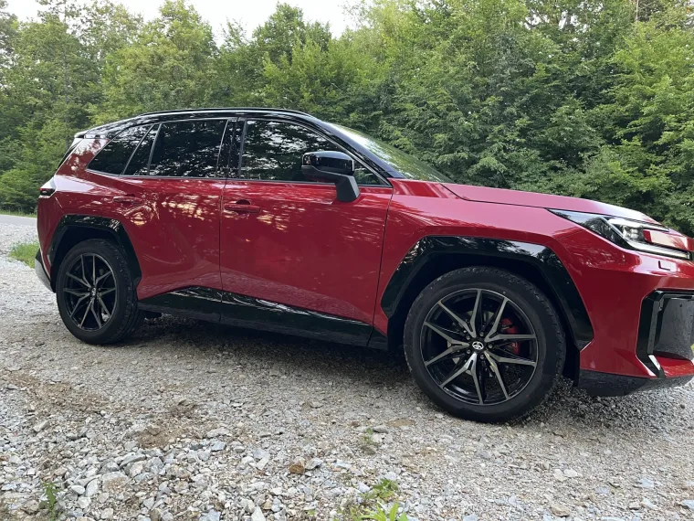 Vozili smo SUV koji bri&scaron;e granice: Obiteljski automobil ili moćna sportska zvijer?